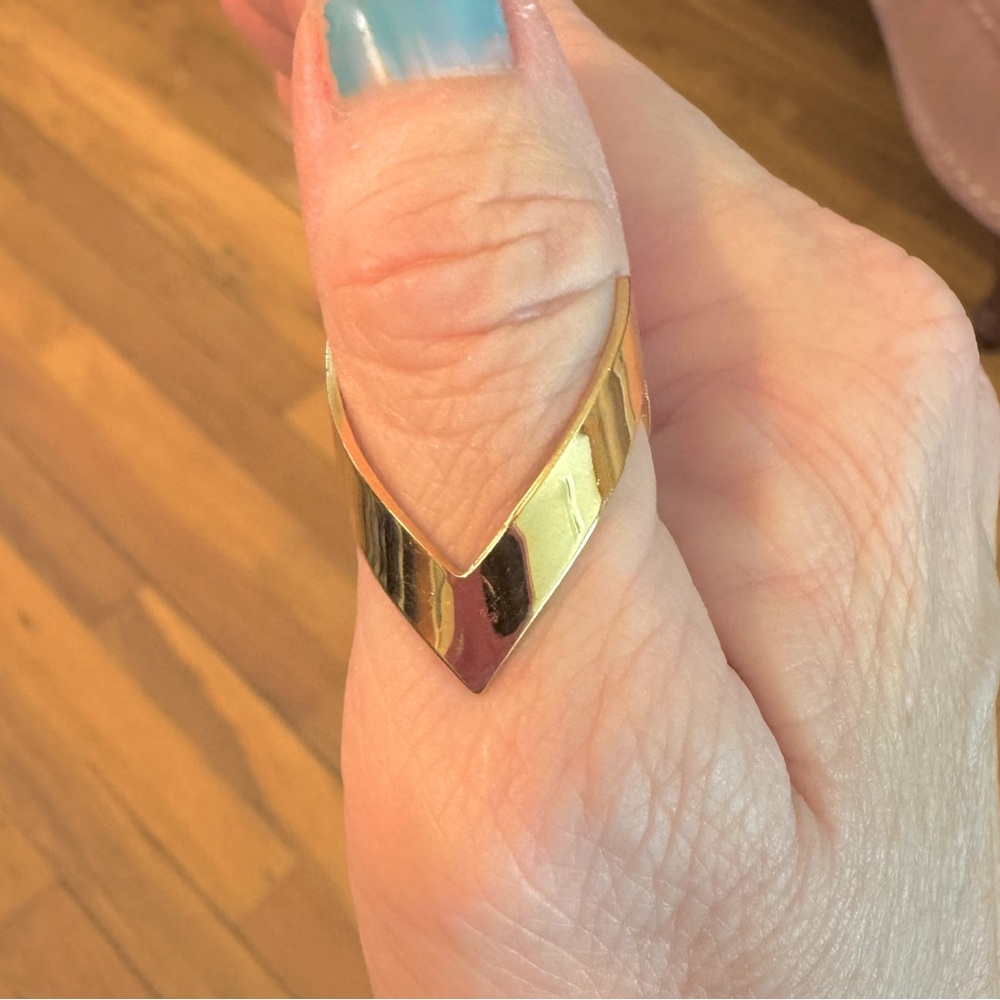 European Wishbone Gold Ring - Picture 2 of 8